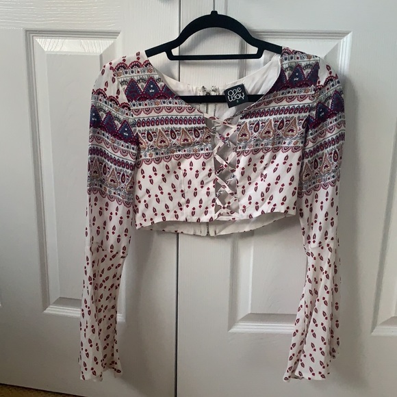 LF stores Boho Bell sleeve criss cross zip up crop - Picture 6 of 9